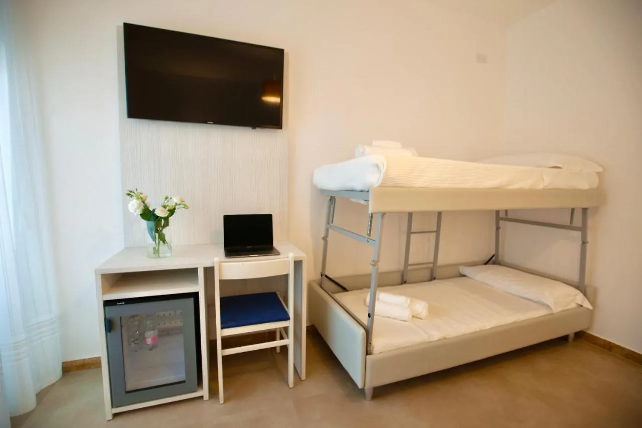 Hotel Maestri Riccione 3*,